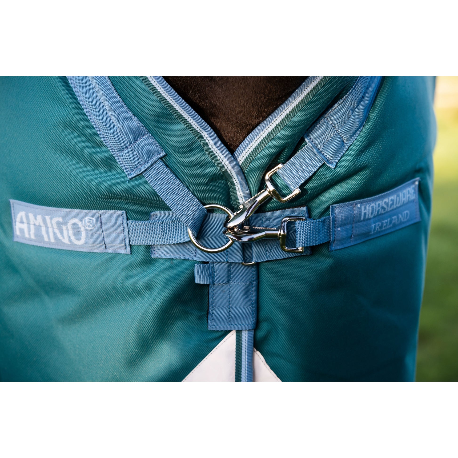 Amigo Bravo 12 Plus Turnout (400g Heavy)