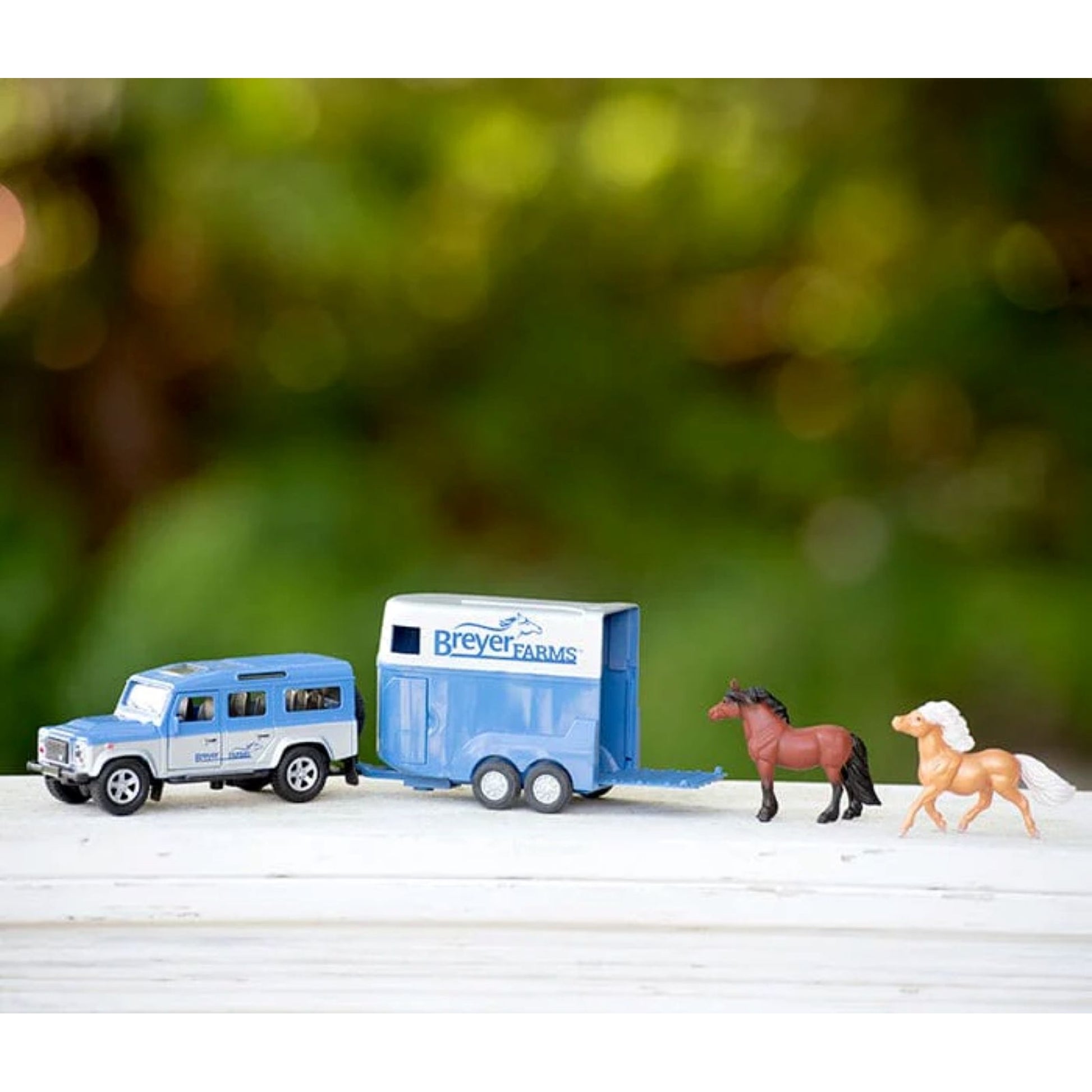 Breyer Farms Land Rover And TagALong Horse Trail
