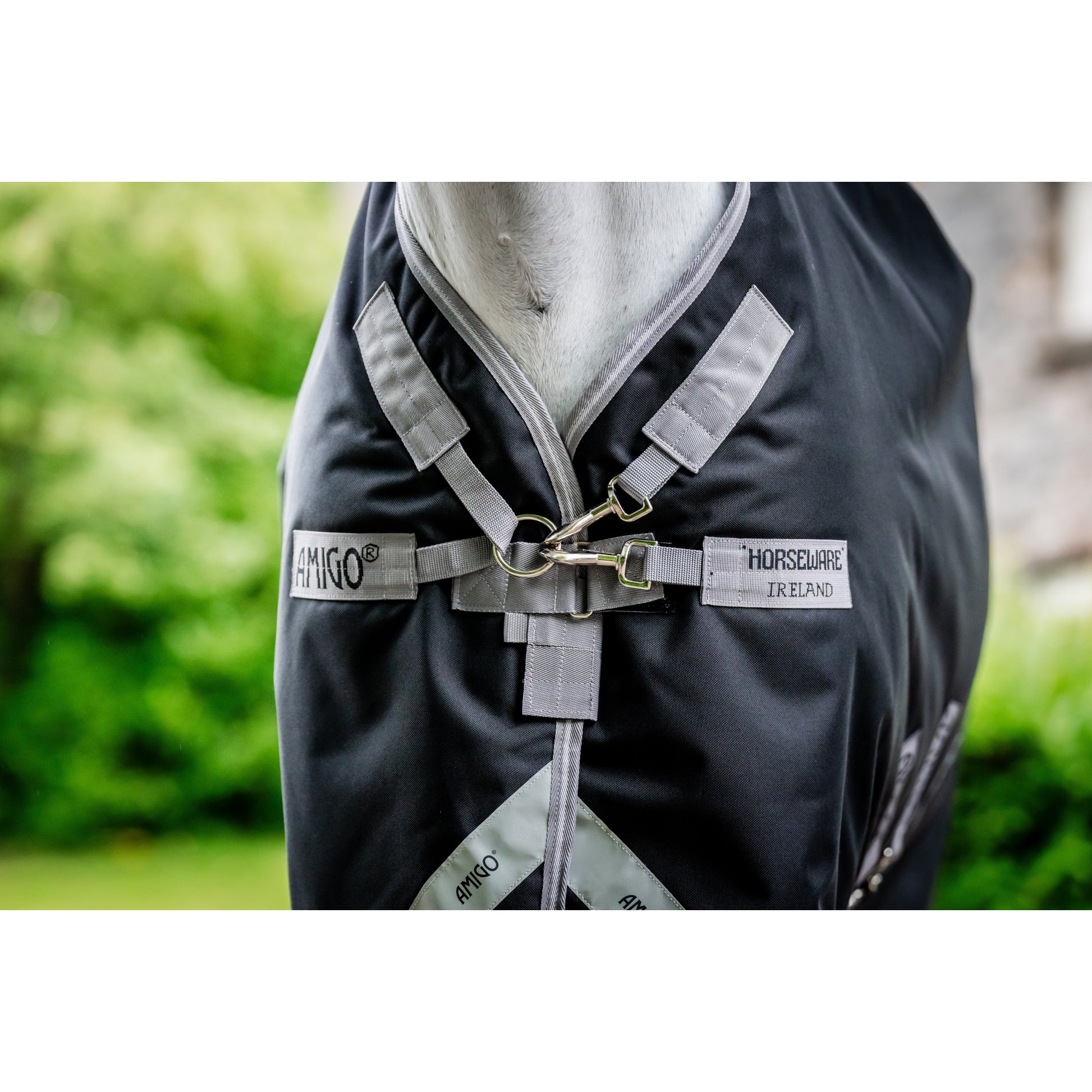 Amigo Bravo 12 Plus Turnout (400g Heavy)